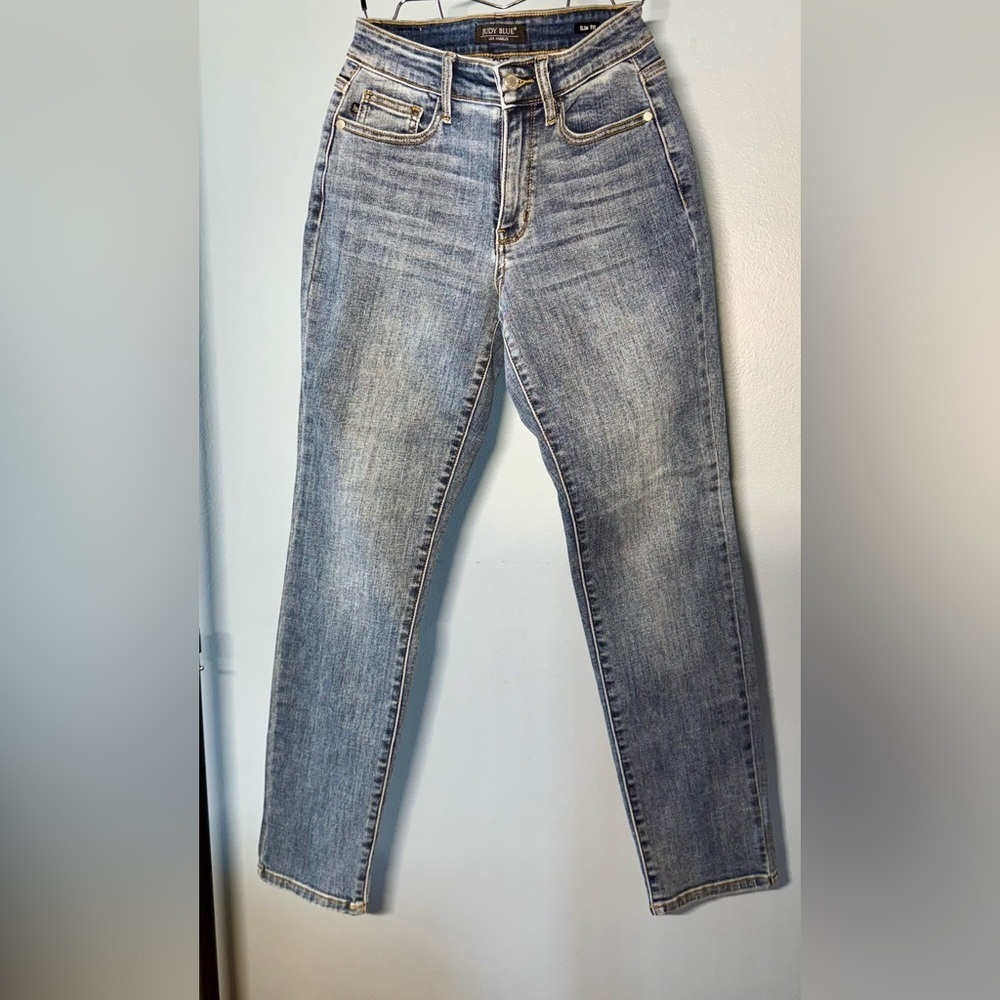 EUC Judy Blue Light Wash Straight Leg Jeans